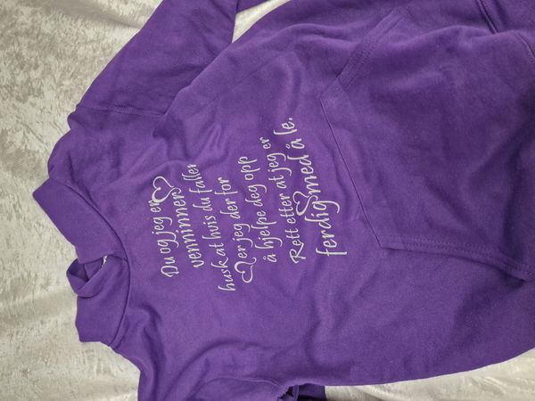 Hettegenser lilla du og jeg er ( str 164 )