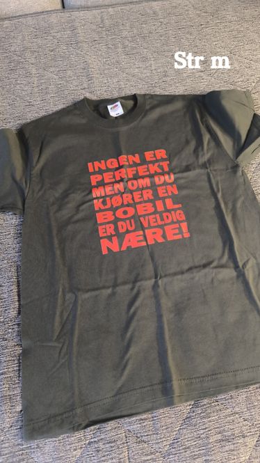 Hovedbilde Bobil veldig rød skrift (m)